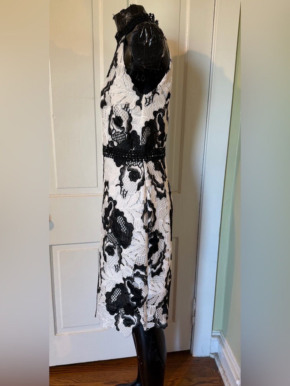 Alexia Admor Black & White Lace Halter Sheath Dress NWT Size 8 - Picture 4 of 10